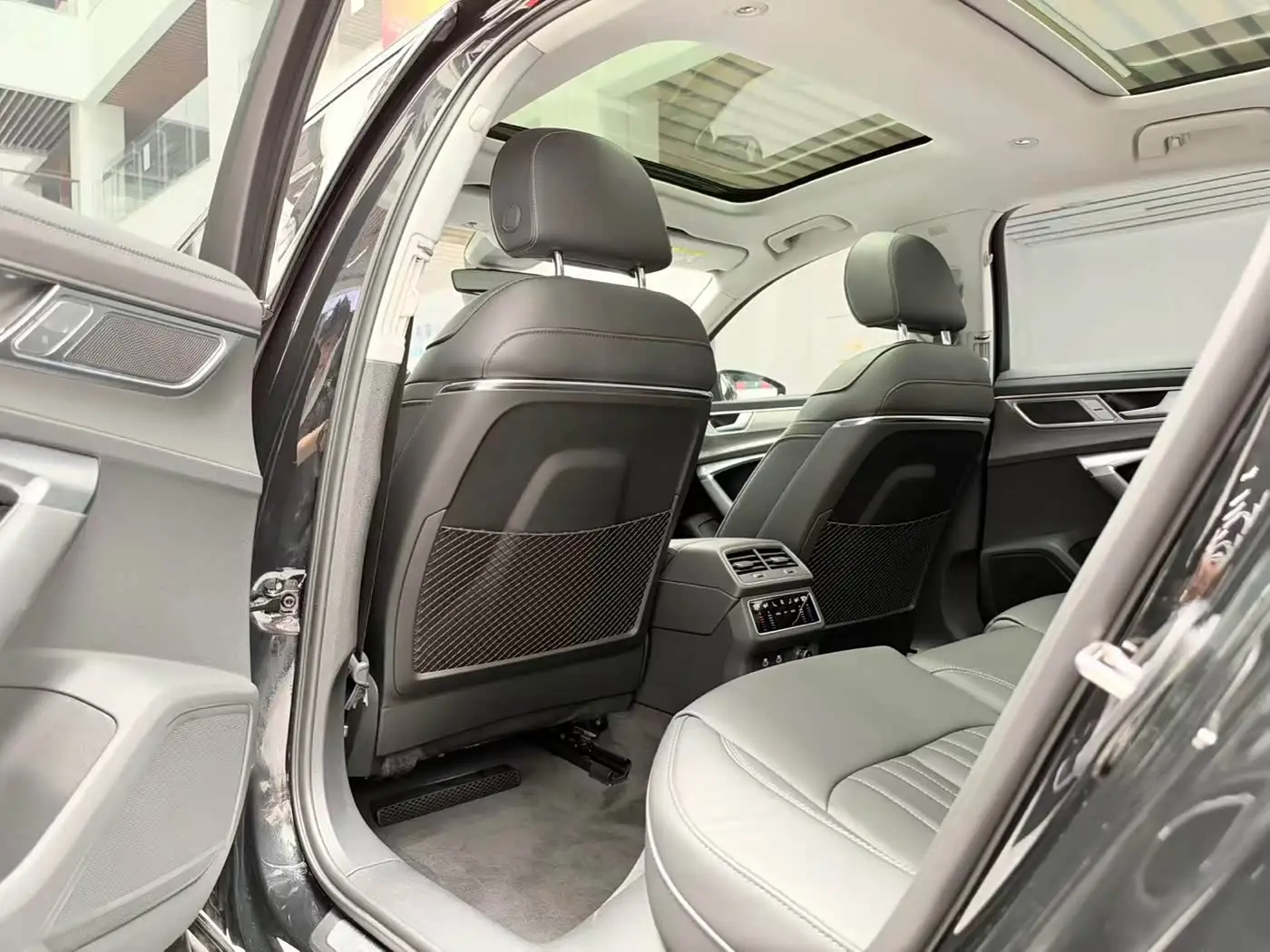 Audi A6L 2023 — Photo 12/20