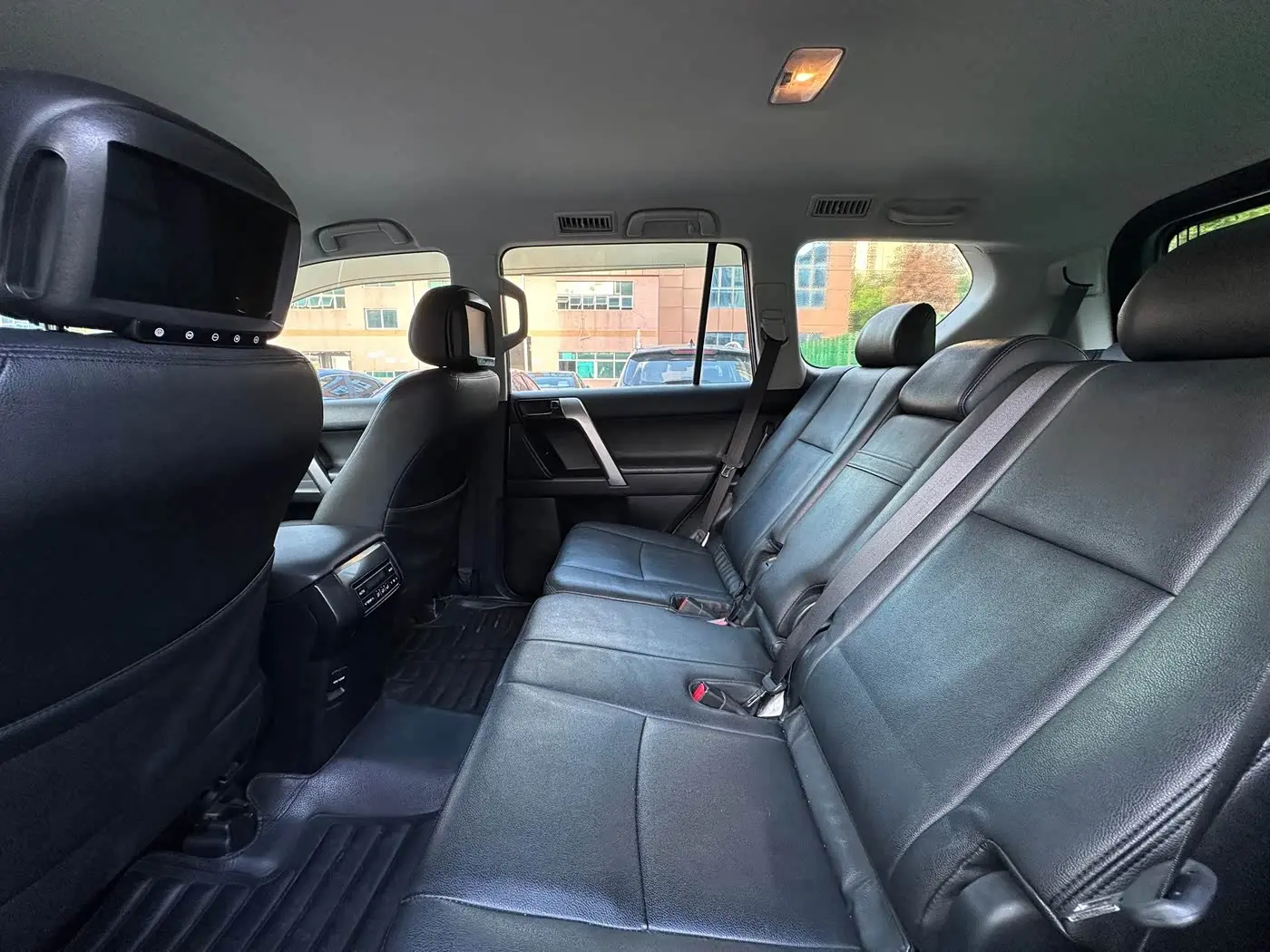Toyota Prado 2016 — Photo 4/9