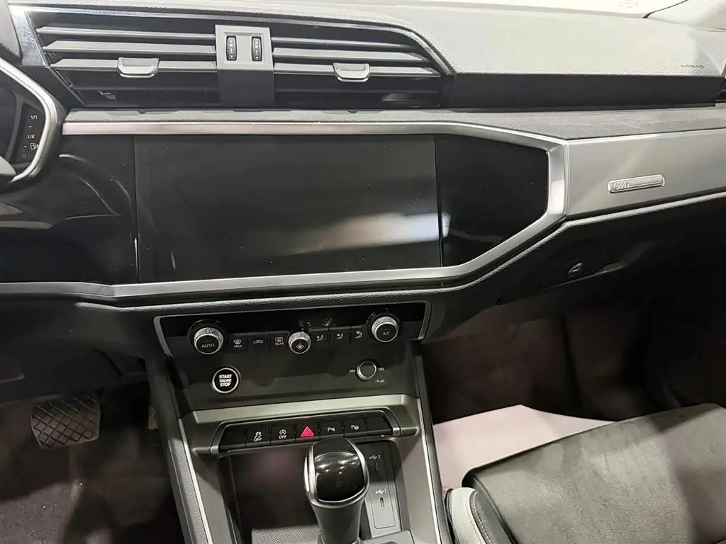 Audi Q3 2023 — Photo 11/14