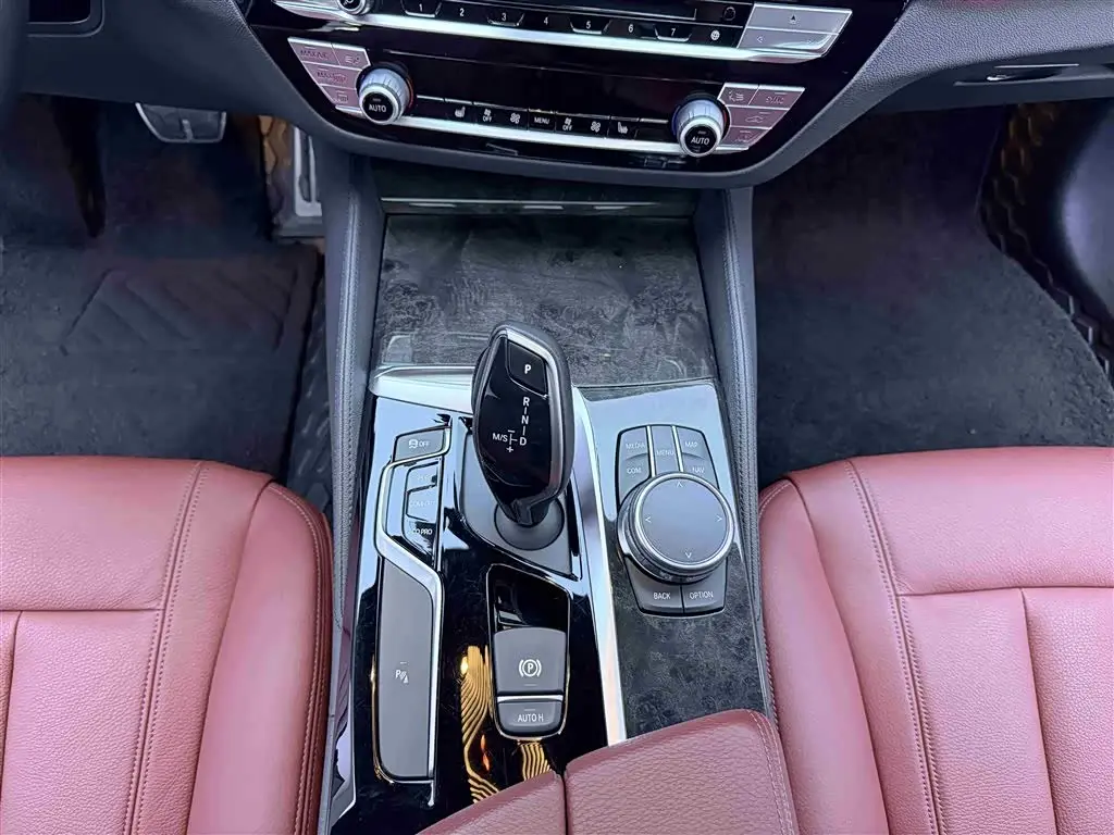 BMW 5 Series 2019 — Фото 13/20
