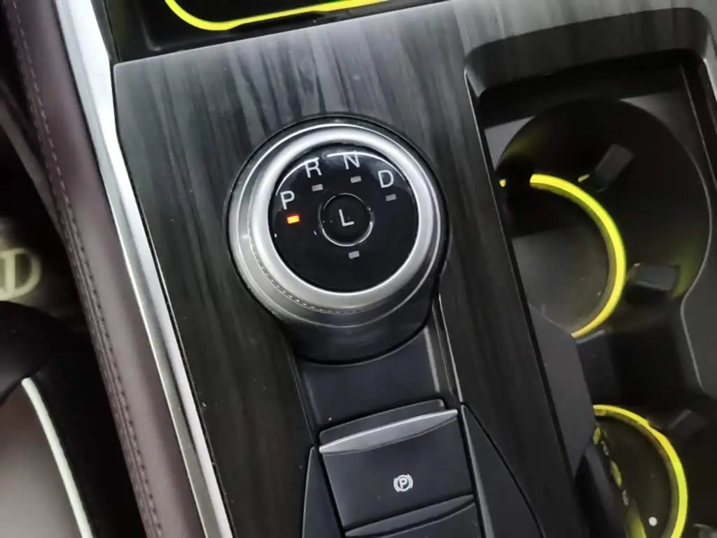 Ford Explorer 2023 — Photo 13/19