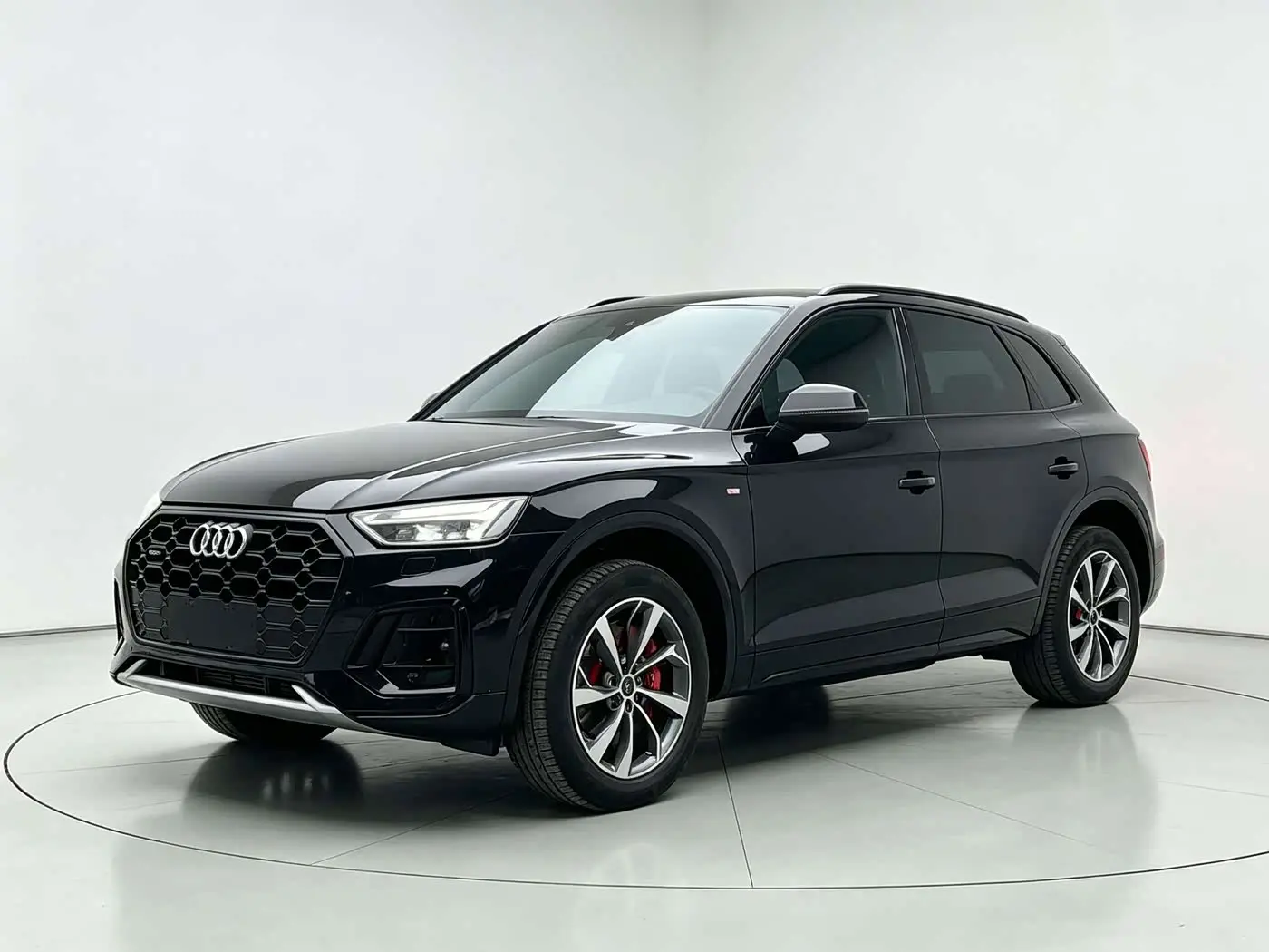 Audi Q5L 2024 — Photo 1/9