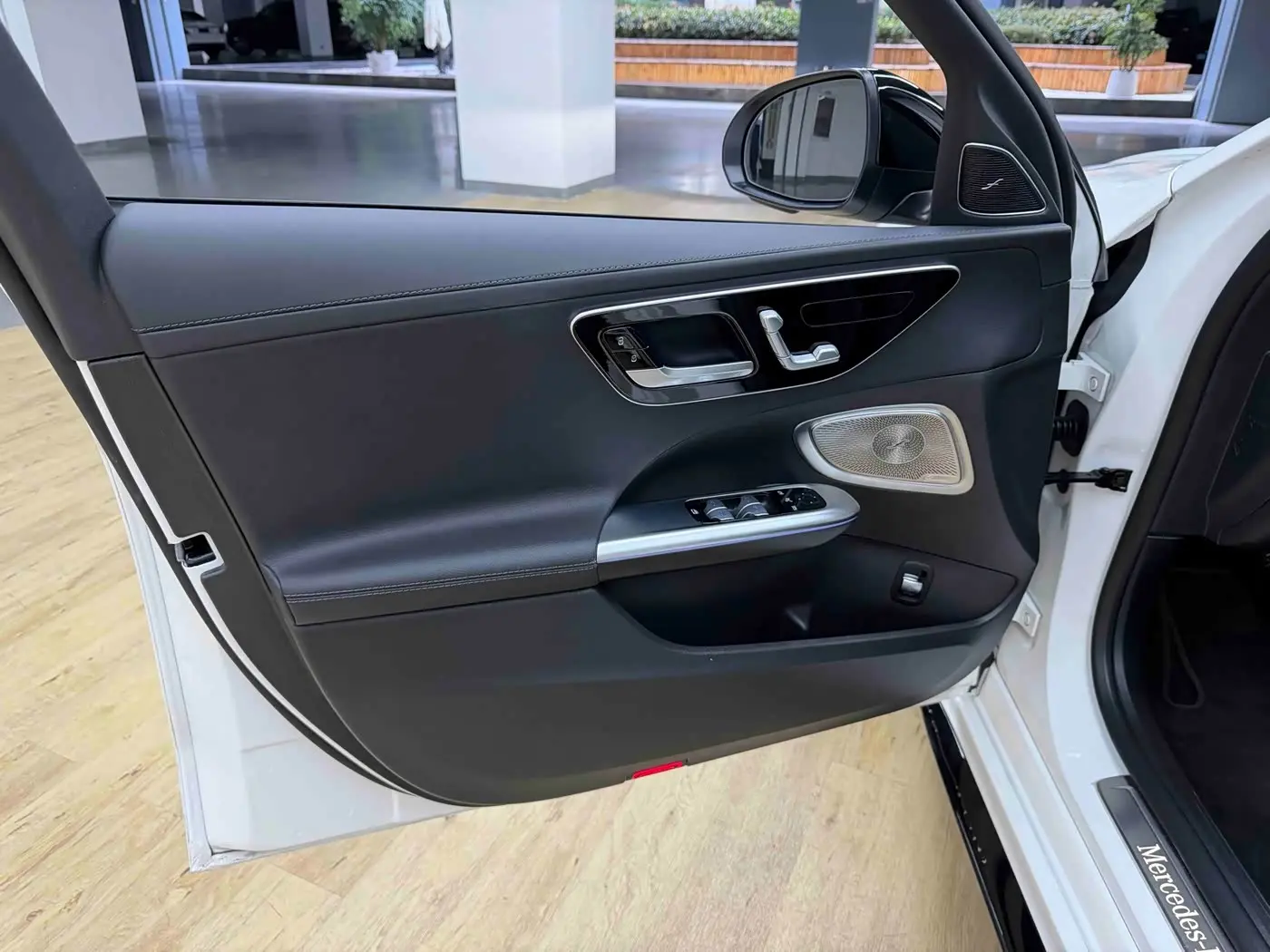 Mercedes-Benz C-Class 2025 — Фото 7/20