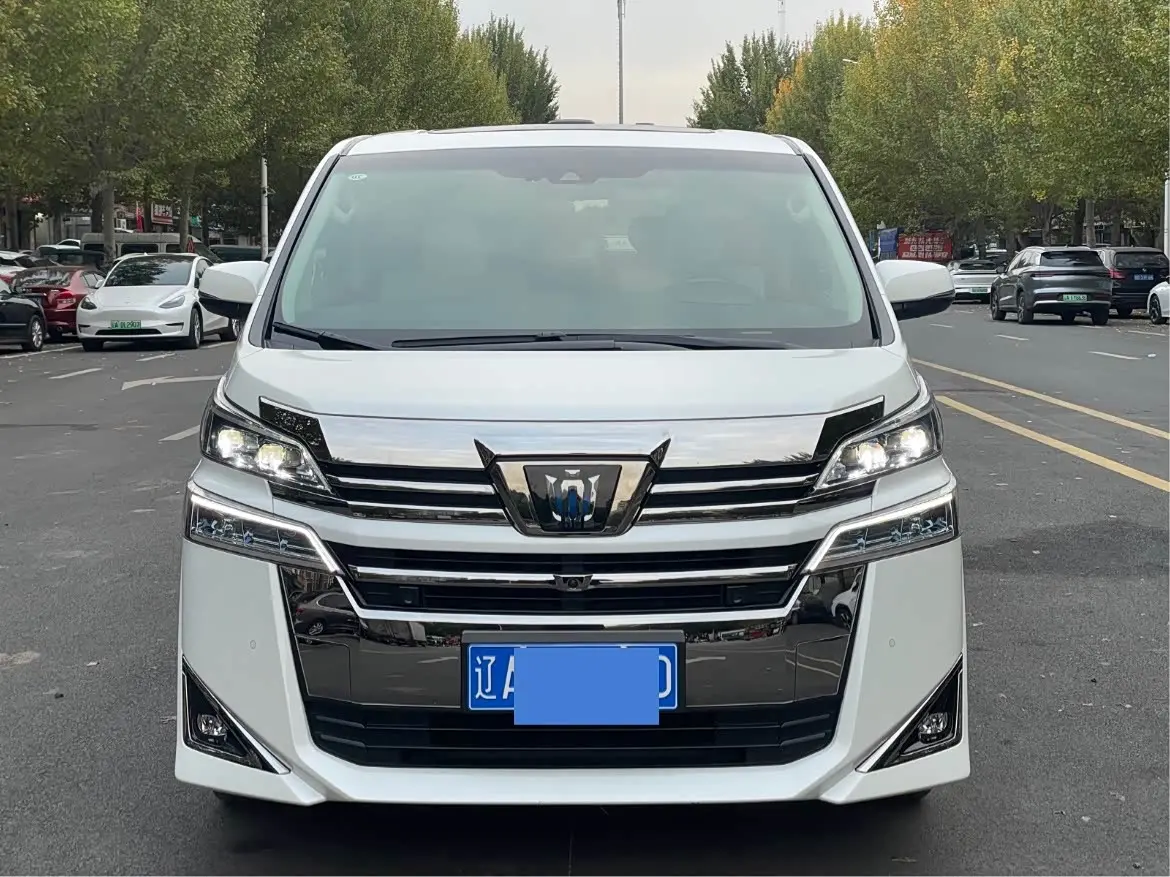 Toyota Vellfire 2020 — Photo 2/20