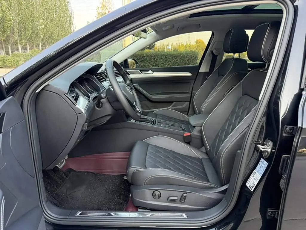Volkswagen Magotan GTE Plug-in Hybrid 2021 — Photo 10/11
