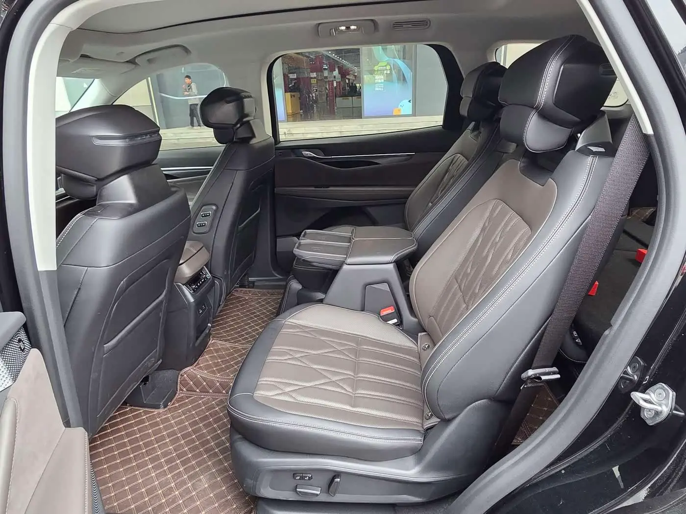 Ford Edge 2025 — Фото 9/12