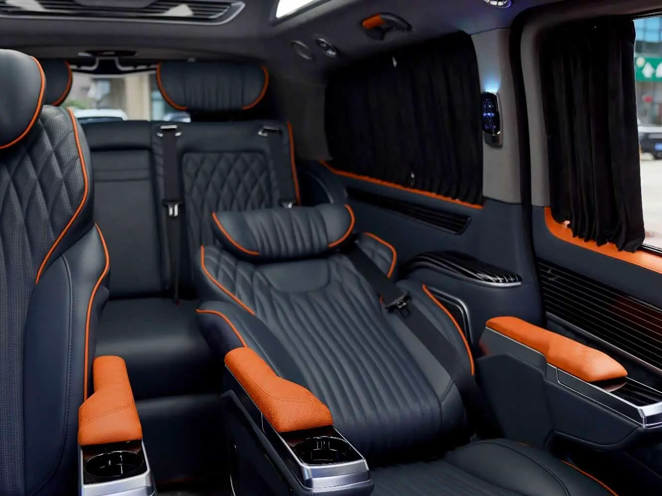 Mercedes-Benz V-Class 2024 — Photo 17/20