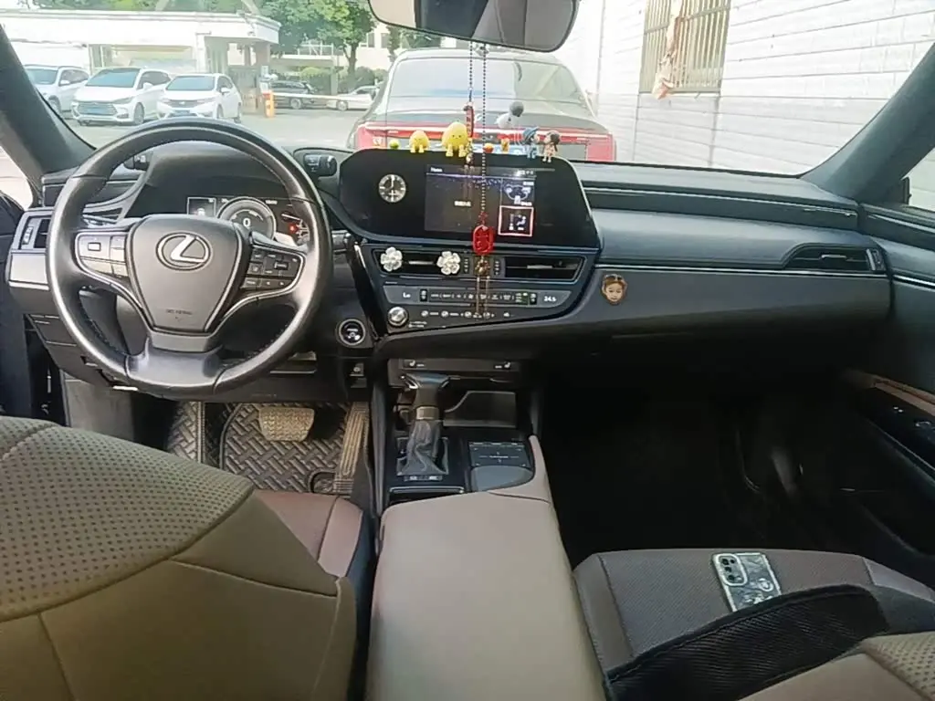 Lexus ES 2022 — Şəkil 10/20