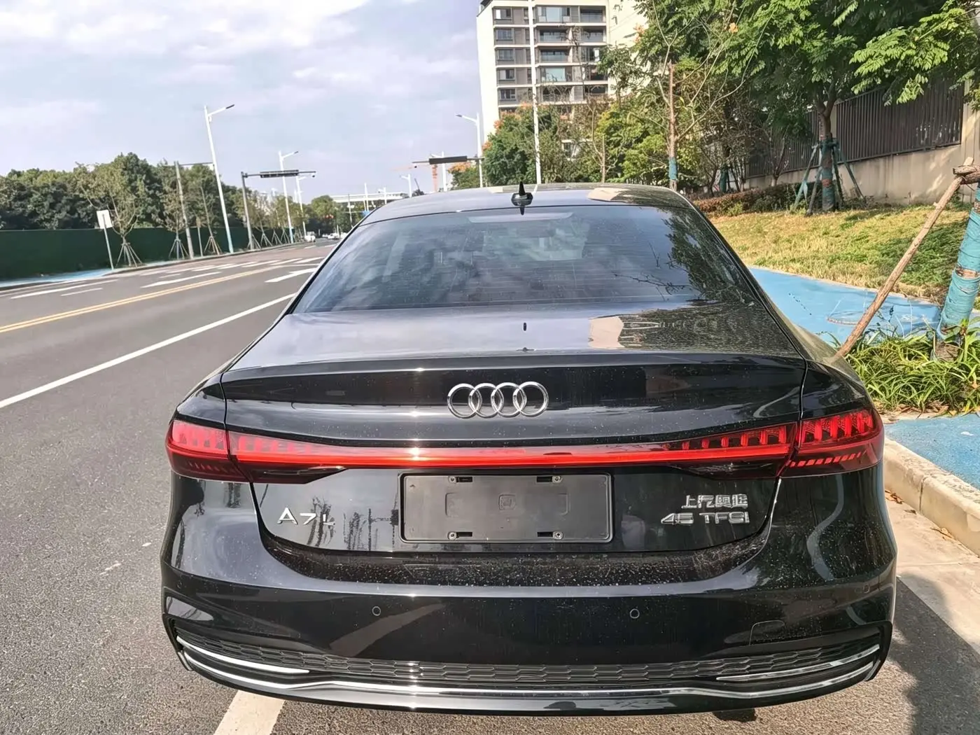 Audi A7L 2025 — Photo 4/8