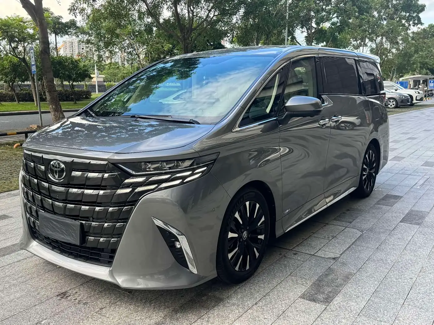 Toyota Alphard, 2023