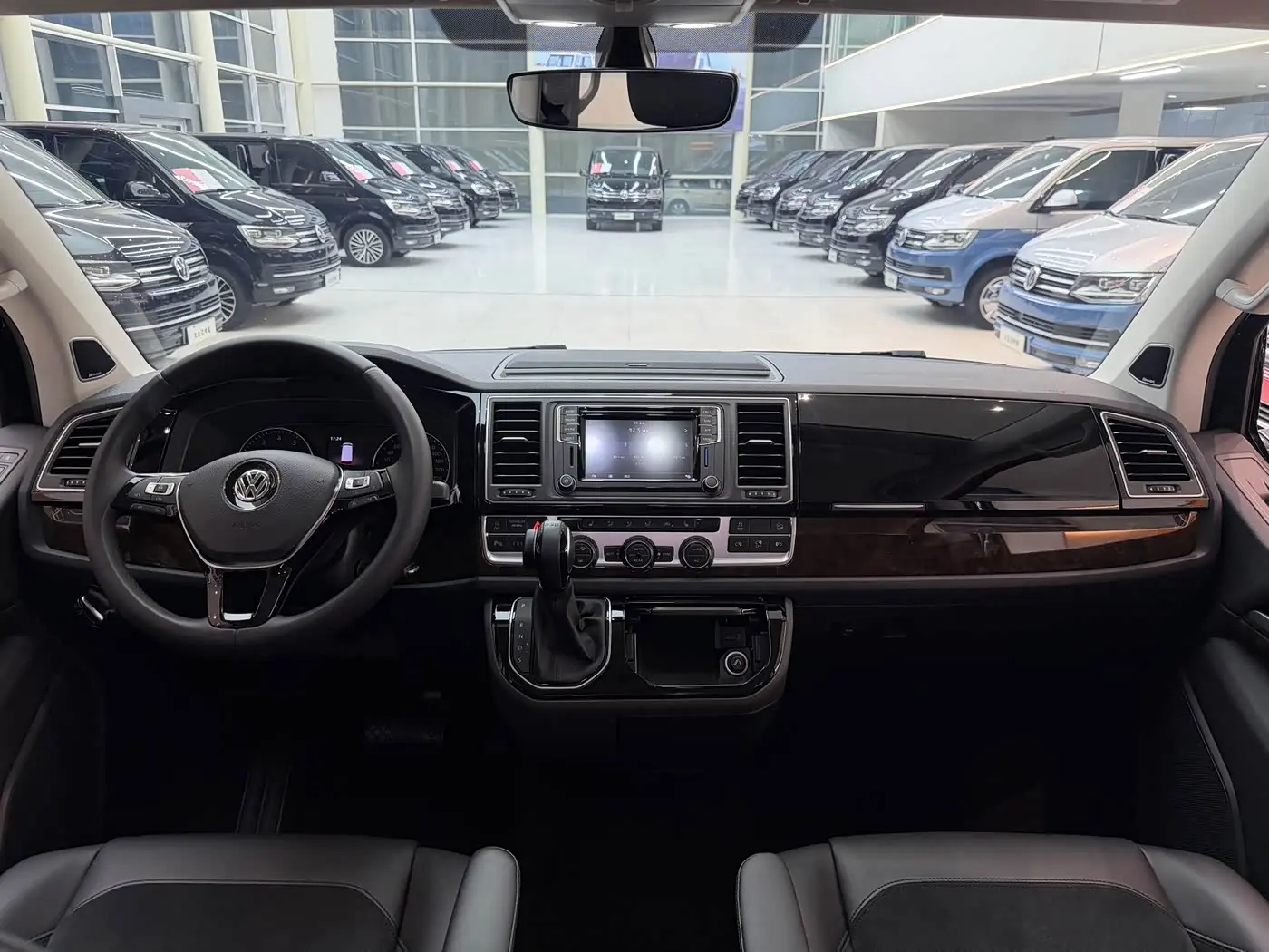 Volkswagen Multivan 2020 — Photo 14/20