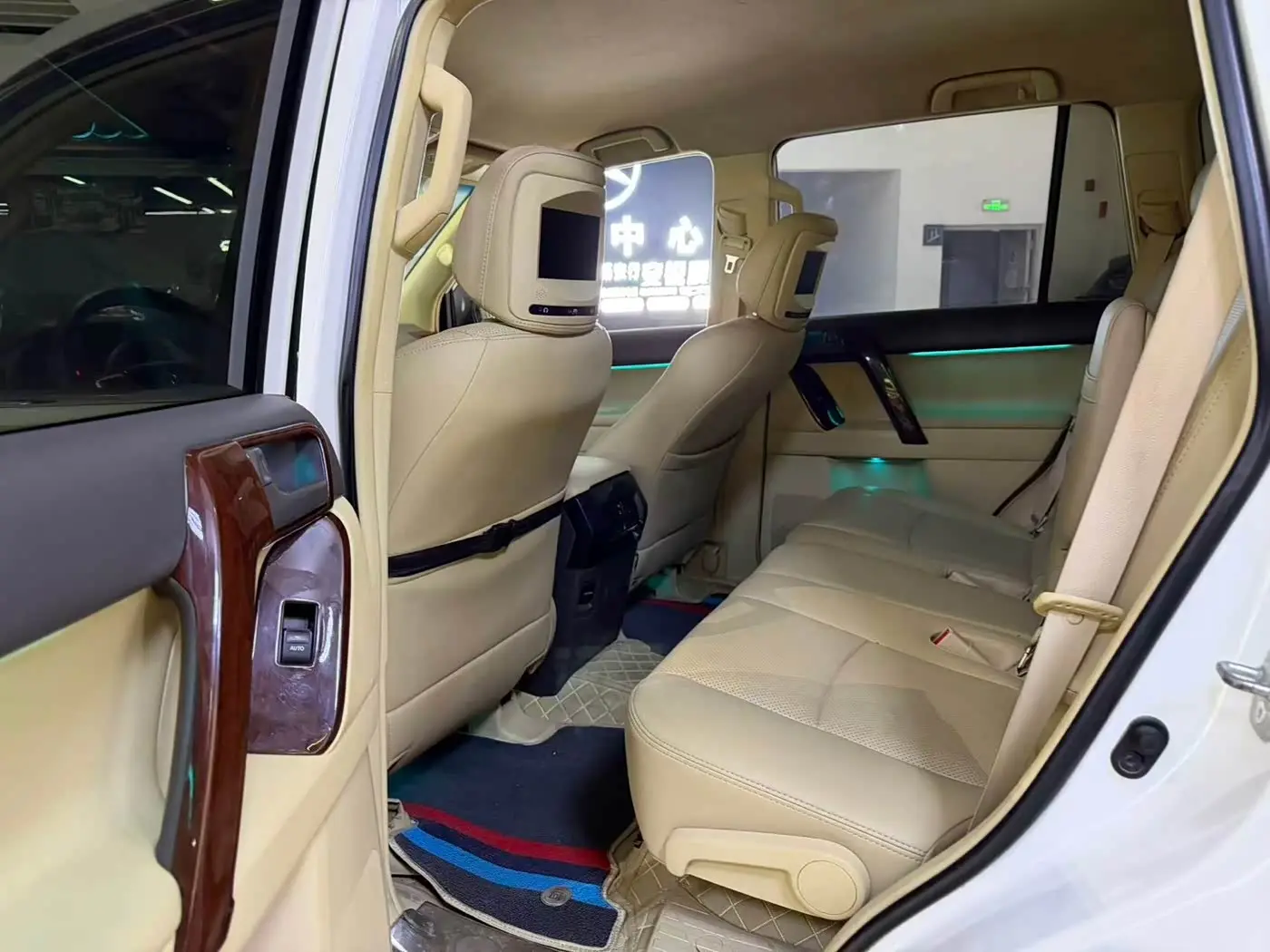 Toyota Prado 2016 — Photo 6/9