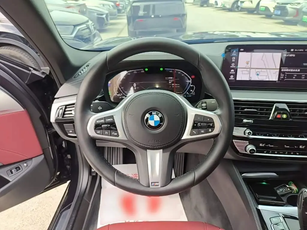 BMW 5 Series New Energy 2021 — Фото 11/20
