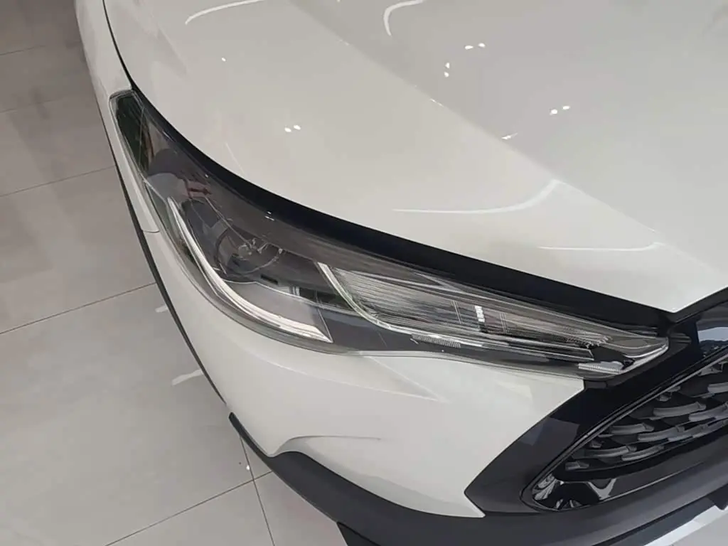 Toyota Corolla Cross 2024 — ფოტო 13/20
