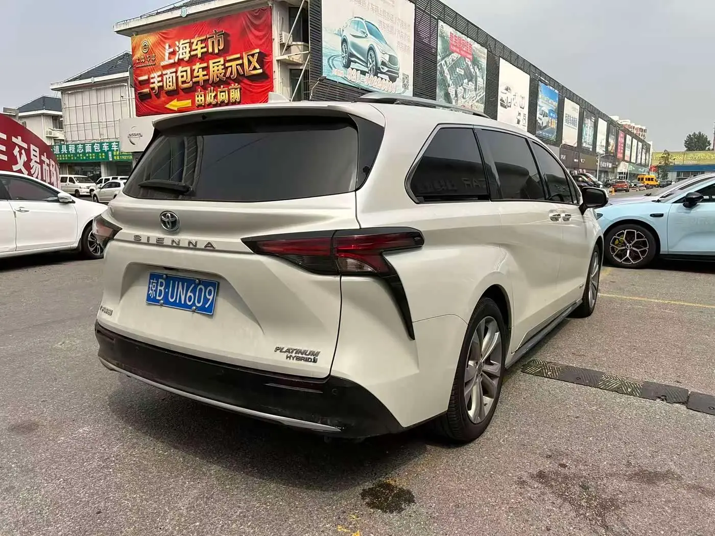 Toyota Sienna 2023 — Фото 4/12