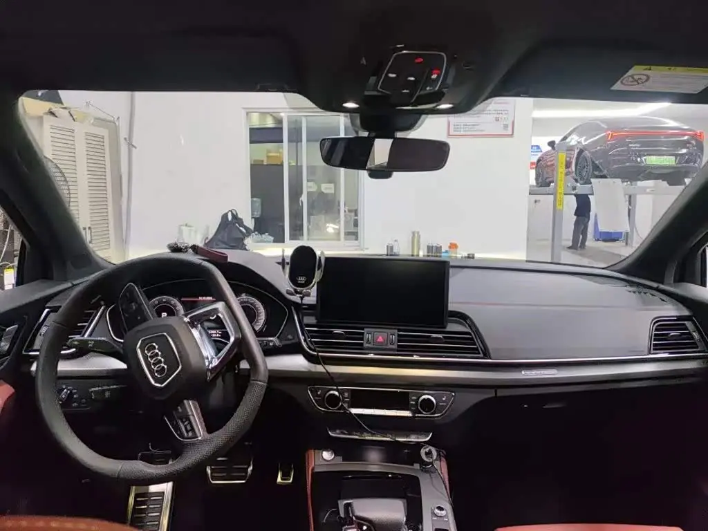 Audi Q5L 2025 — Photo 3/6