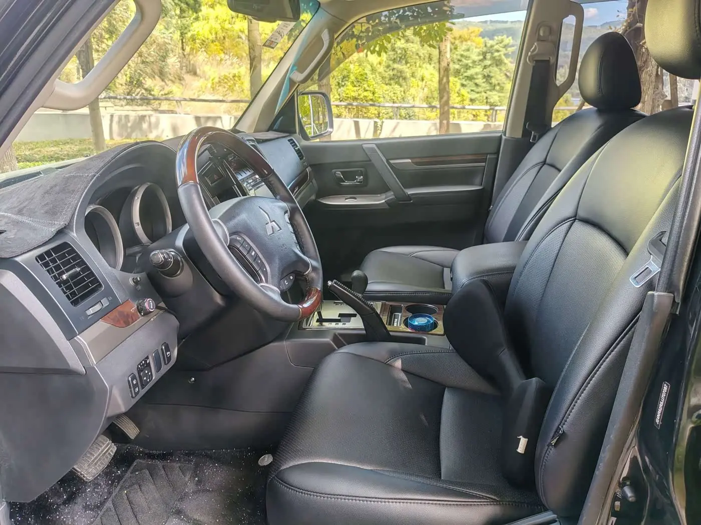 Mitsubishi Pajero 2018 — Photo 8/20