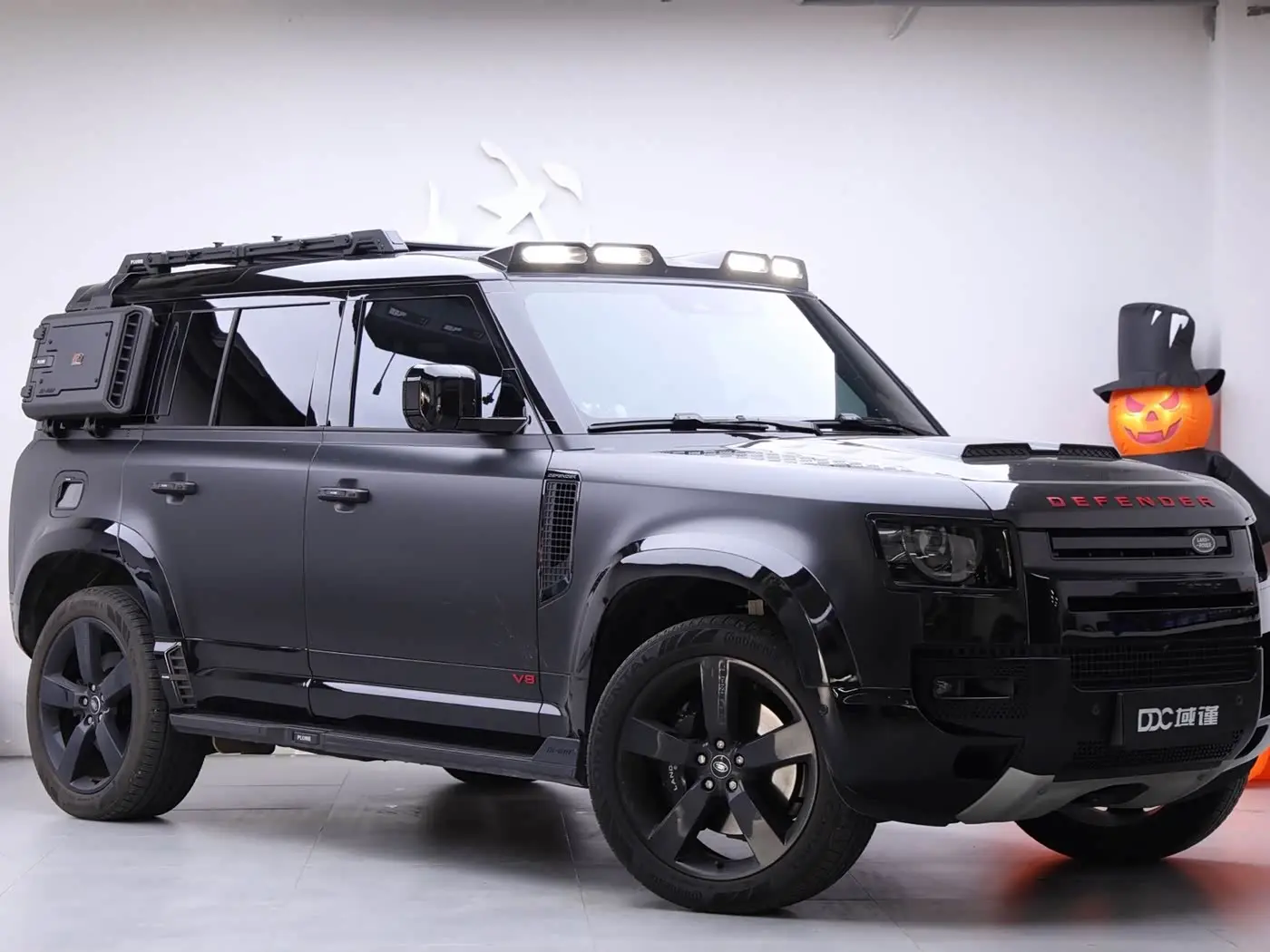 Land Rover Defender 2024 — Фото 6/20