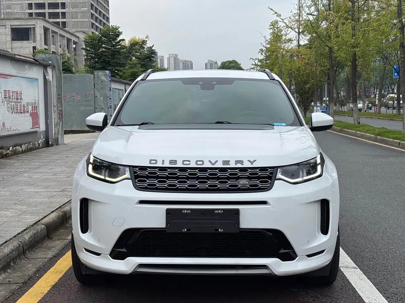 Land Rover Discovery Sport 2021 — Фото 2/9