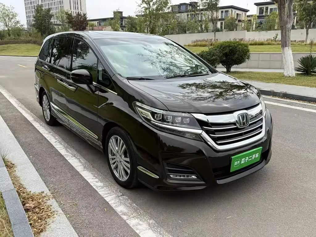 Honda Elysion 2017 — Photo 3/19