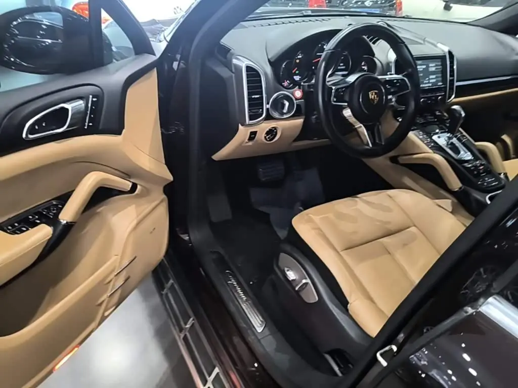 Porsche Cayenne 2015 — ფოტო 16/20