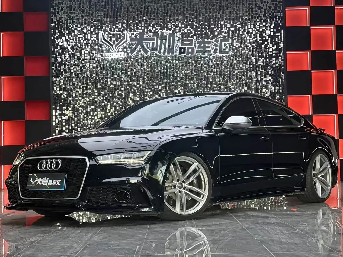 Audi A7 2013 — Фото 1/15