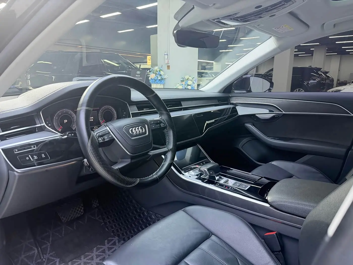 Audi A8 2018 — Фото 4/9