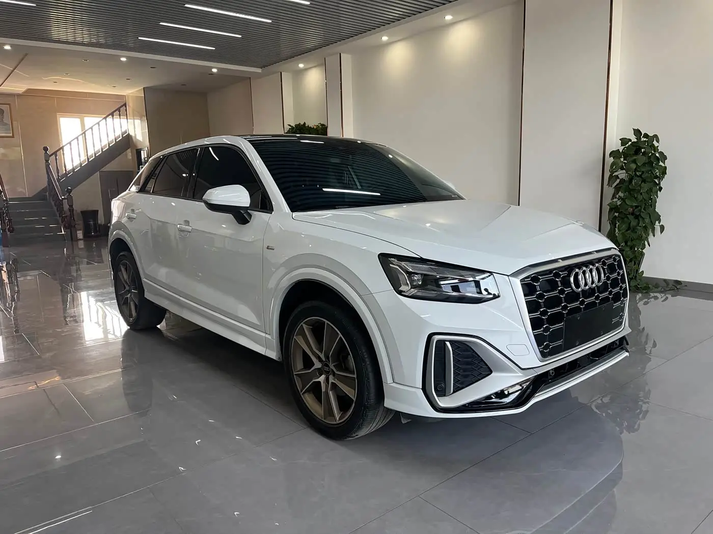 Audi Q2L 2022 — Photo 3/13