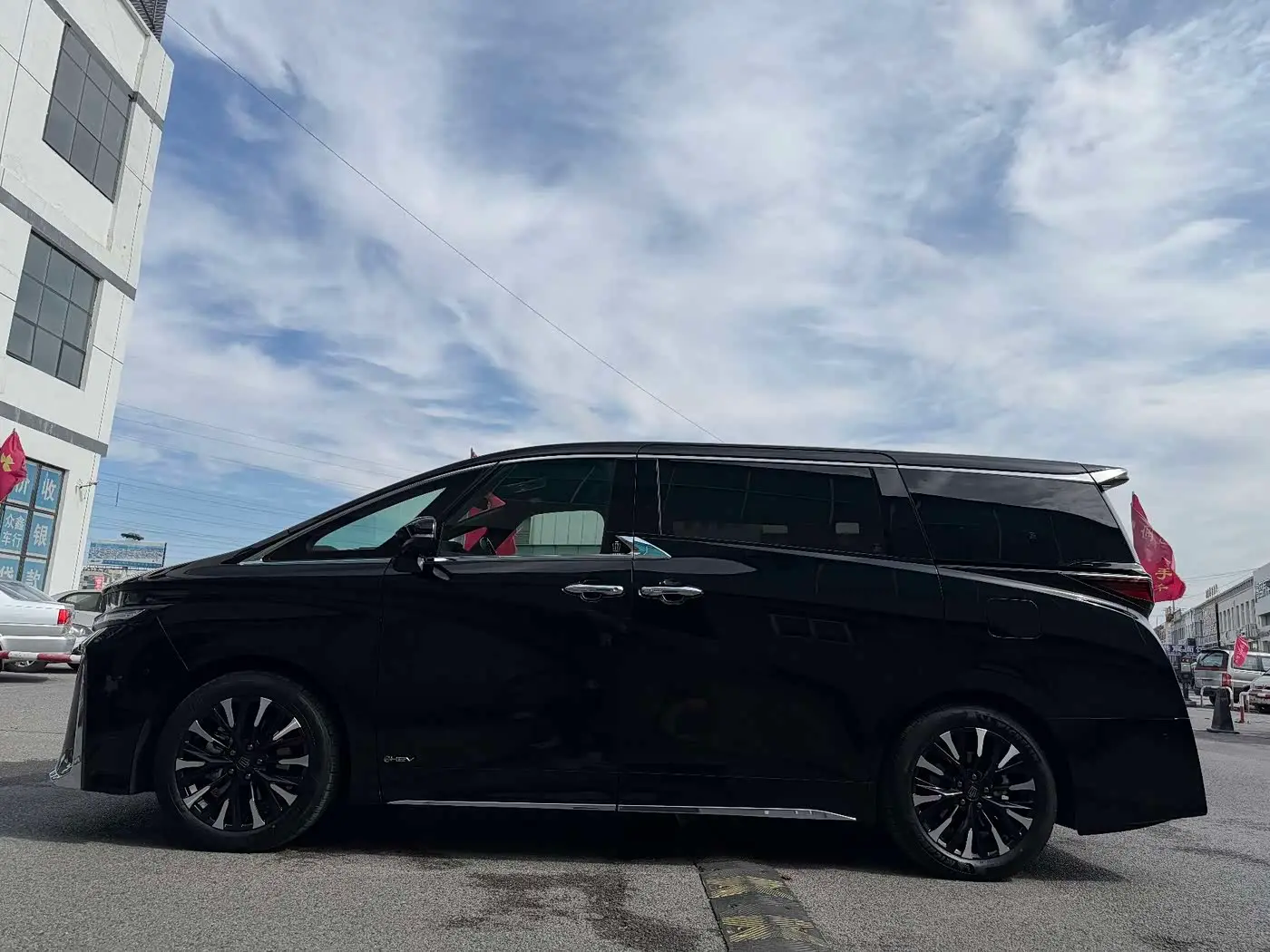 Toyota Vellfire 2023 — Photo 3/18