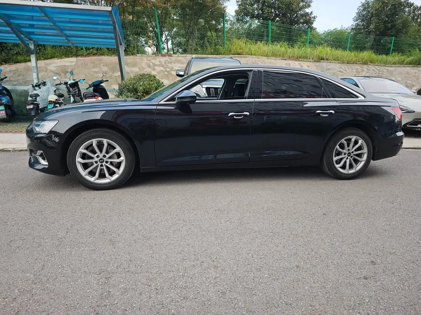 Audi A6L 2024 — Photo 2/9