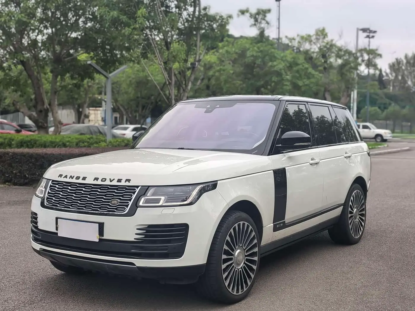 Land Rover Range Rover 2018 — Photo 1/15