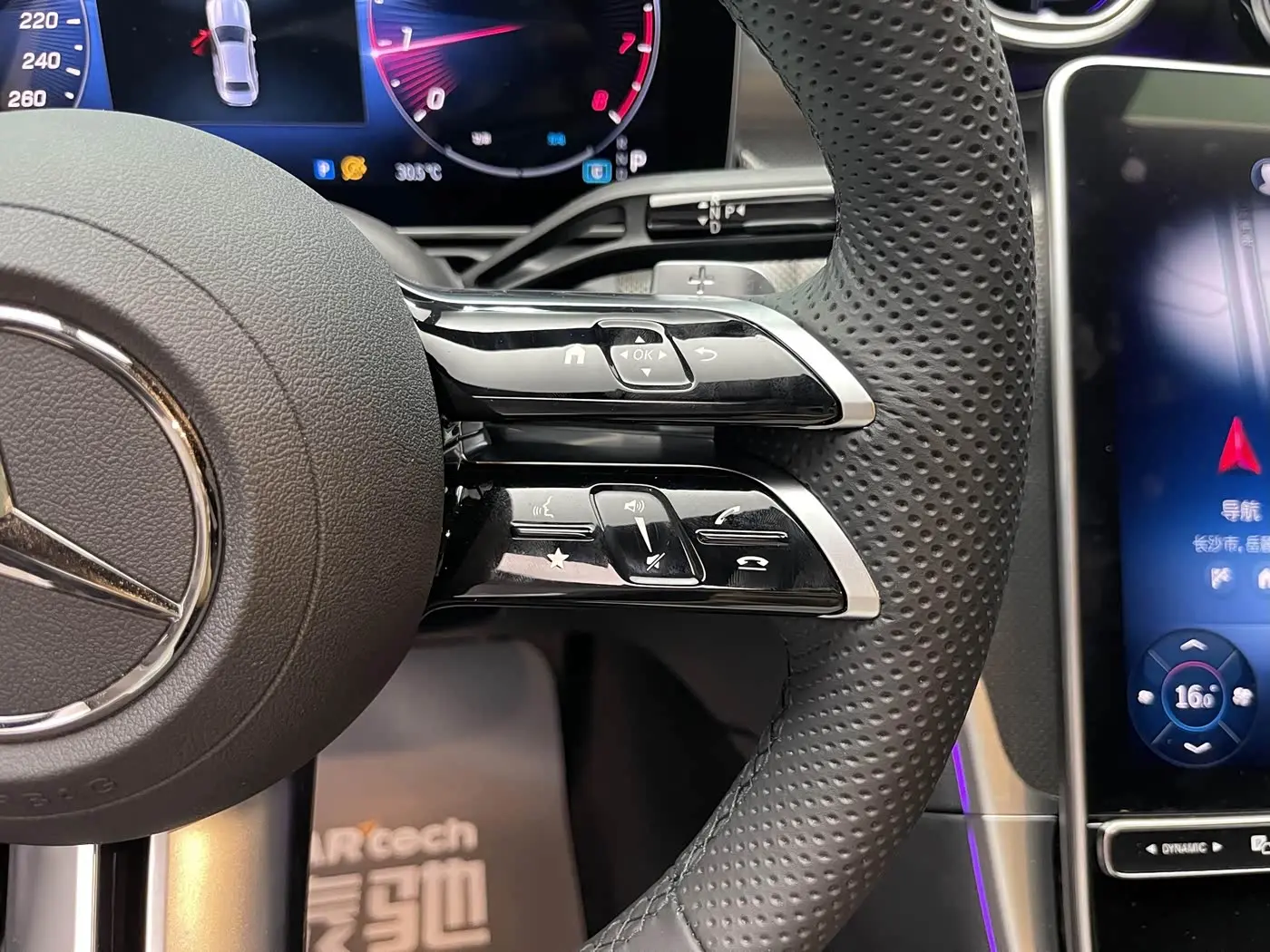 Mercedes-Benz C-Class 2024 — Photo 17/20