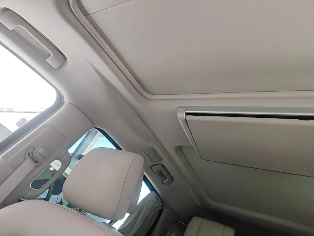 Buick GL8 2023 — Photo 17/19