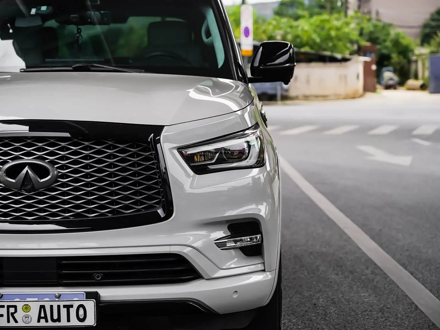 Infiniti QX80 2016 — Photo 17/20