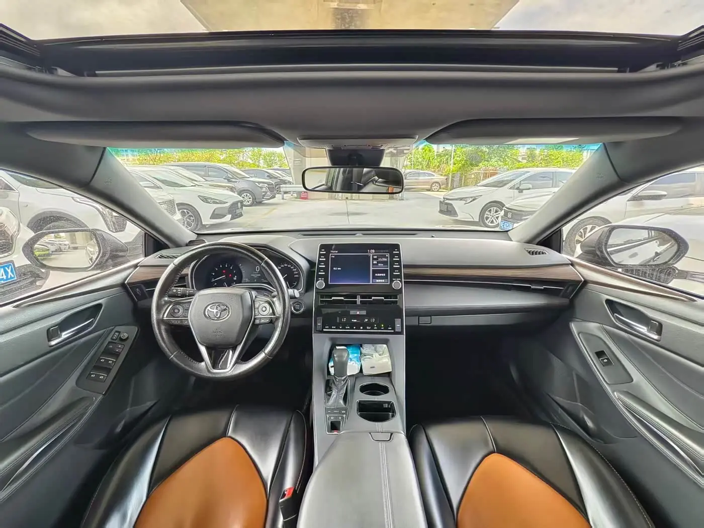 Toyota Avalon 2019 — Photo 9/12