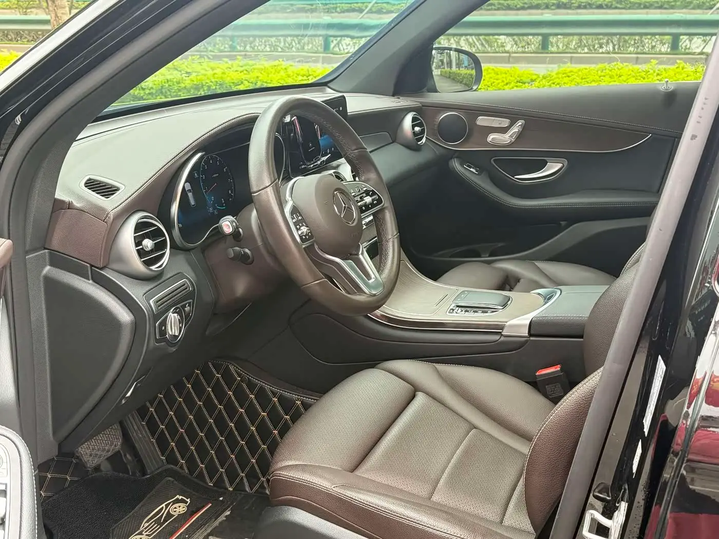 Mercedes-Benz GLC 2022 — Photo 3/9