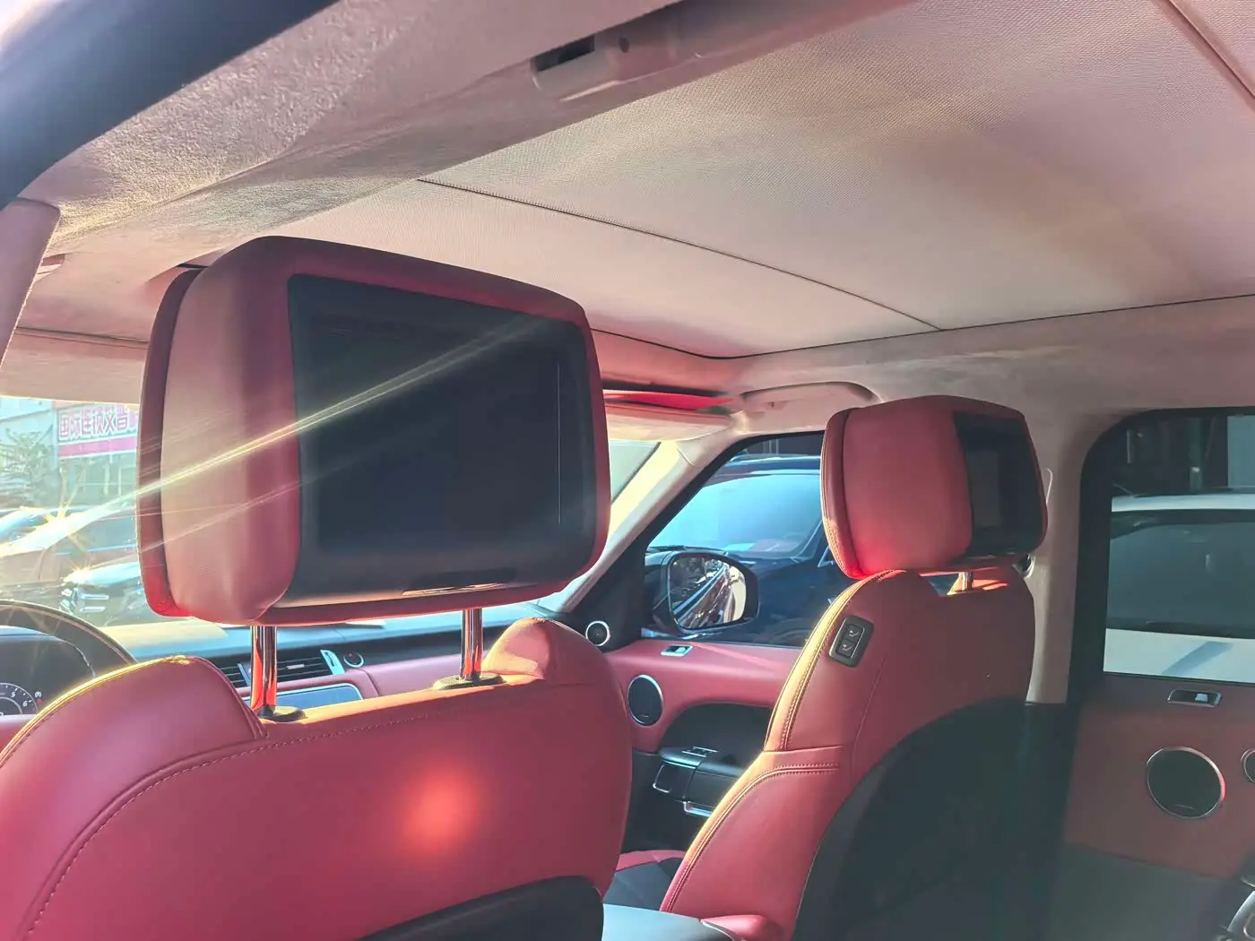 Land Rover Range Rover Sport 2023 — Photo 11/20