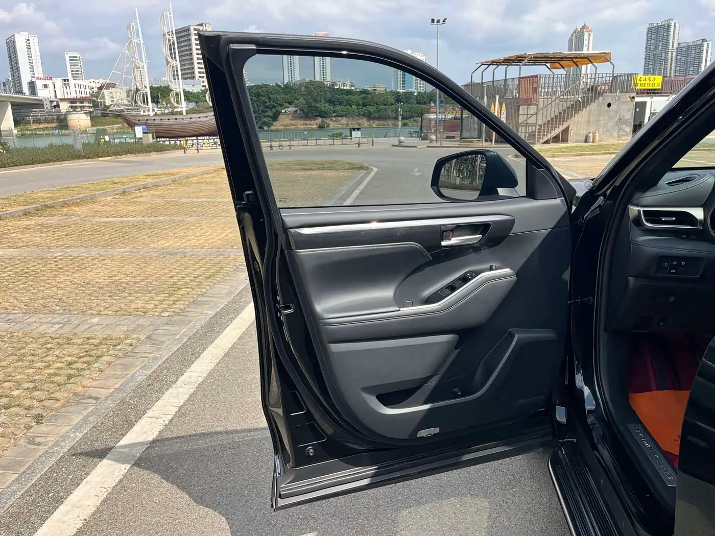 Toyota Crown Kluger 2024 — Photo 17/20