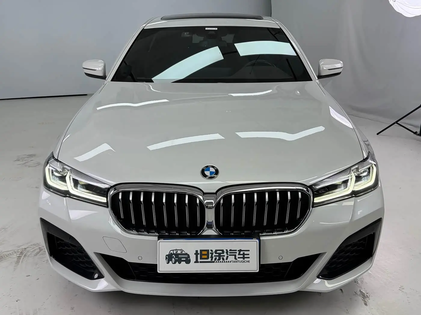 BMW 5 Series 2023 — Photo 2/20