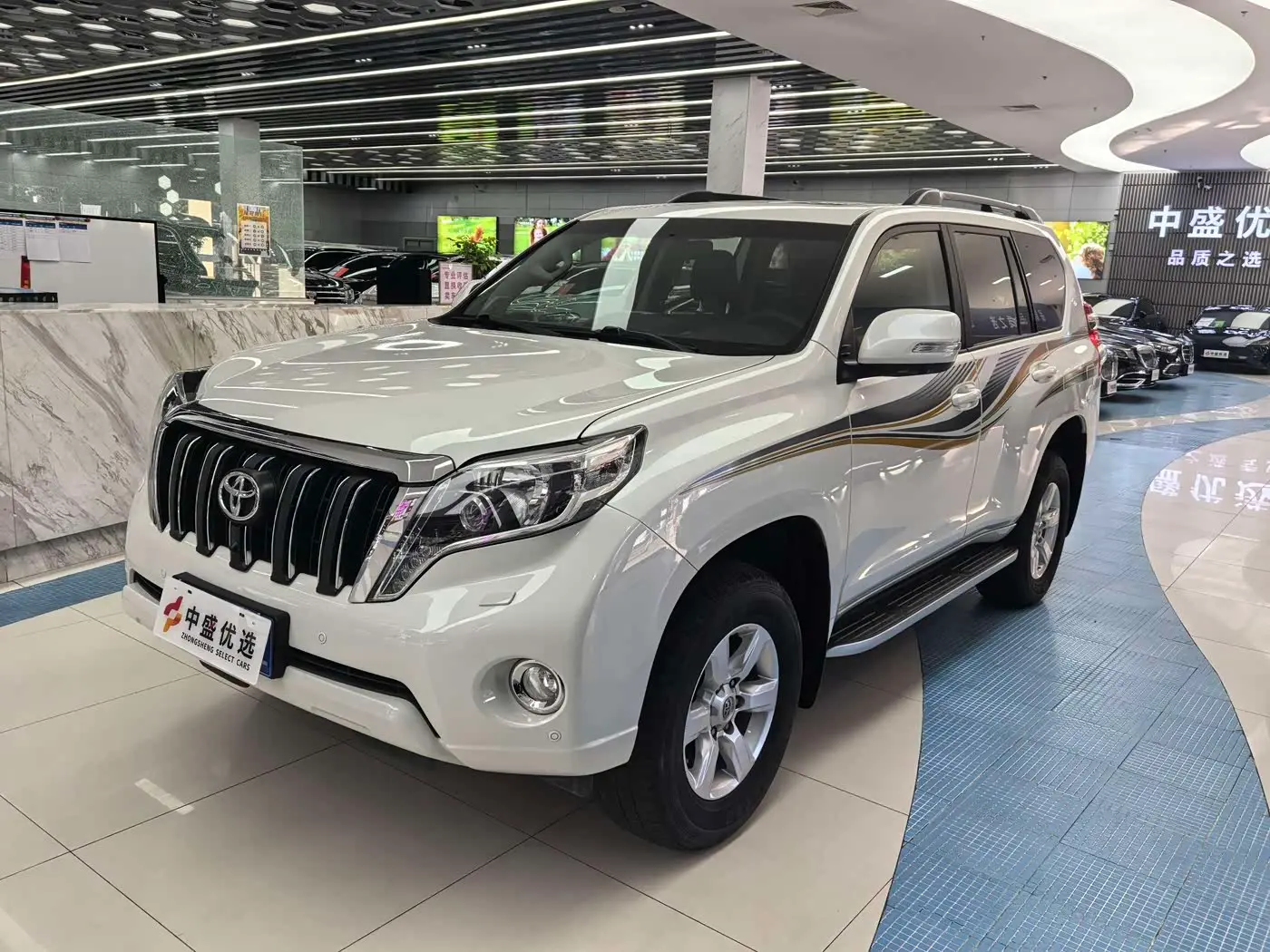 Toyota Prado 2016 — Photo 1/20