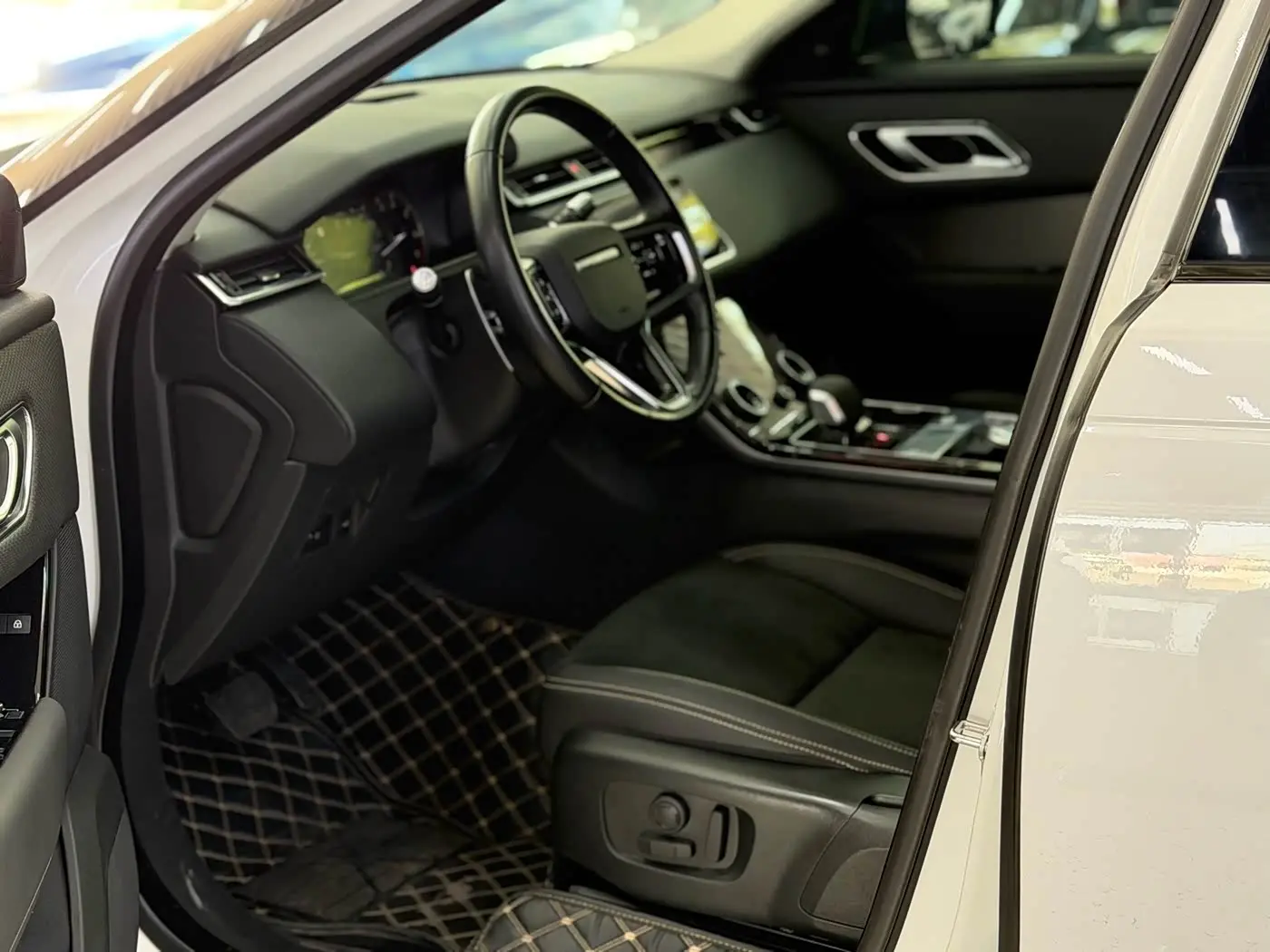Land Rover Range Rover Velar 2022 — Photo 14/20