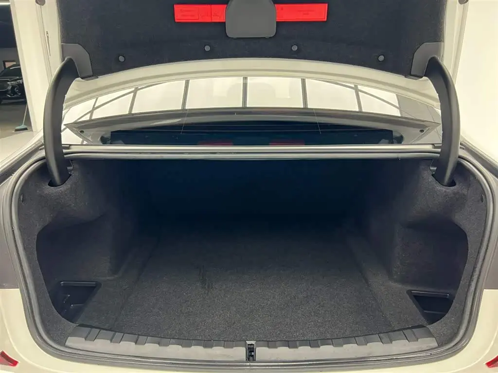 BMW 3 Series 2022 — Photo 12/20
