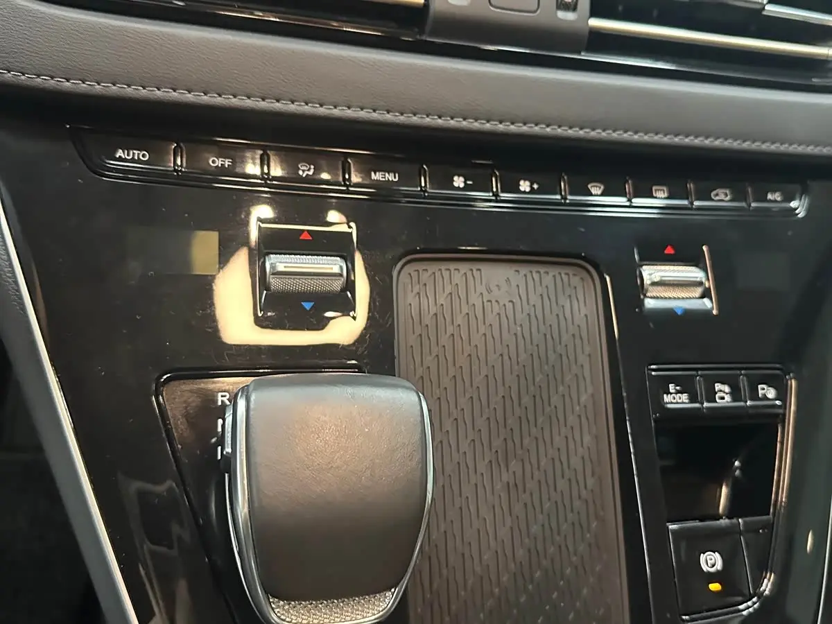 Hongqi HQ9 PHEV 2024 — Şəkil 9/20