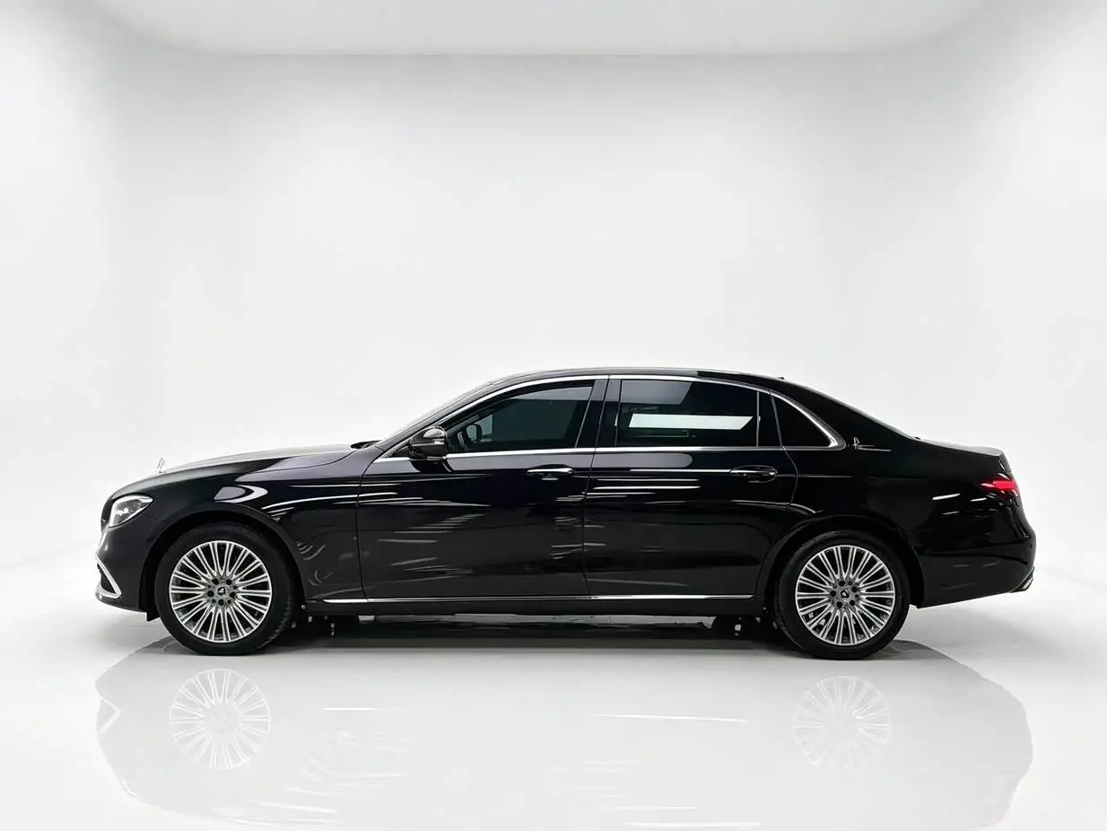 Mercedes-Benz E-Class 2023 — Photo 4/20