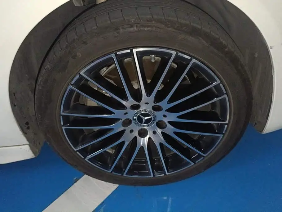 Mercedes-Benz C-Class 2025 — Photo 6/16