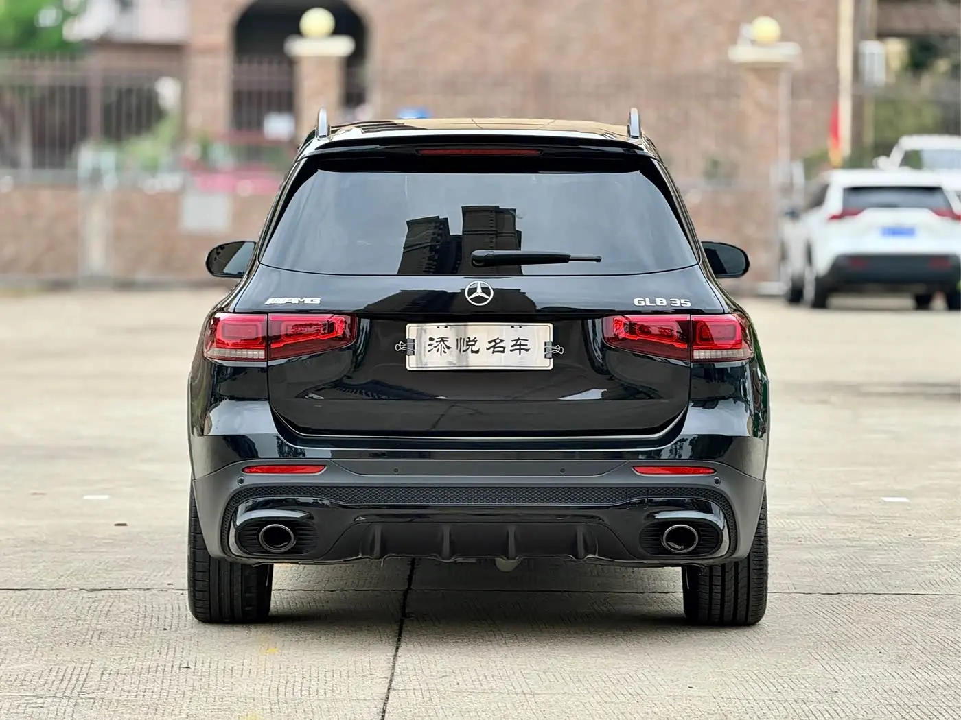 Mercedes-Benz GLB AMG 2022 — Фото 6/20