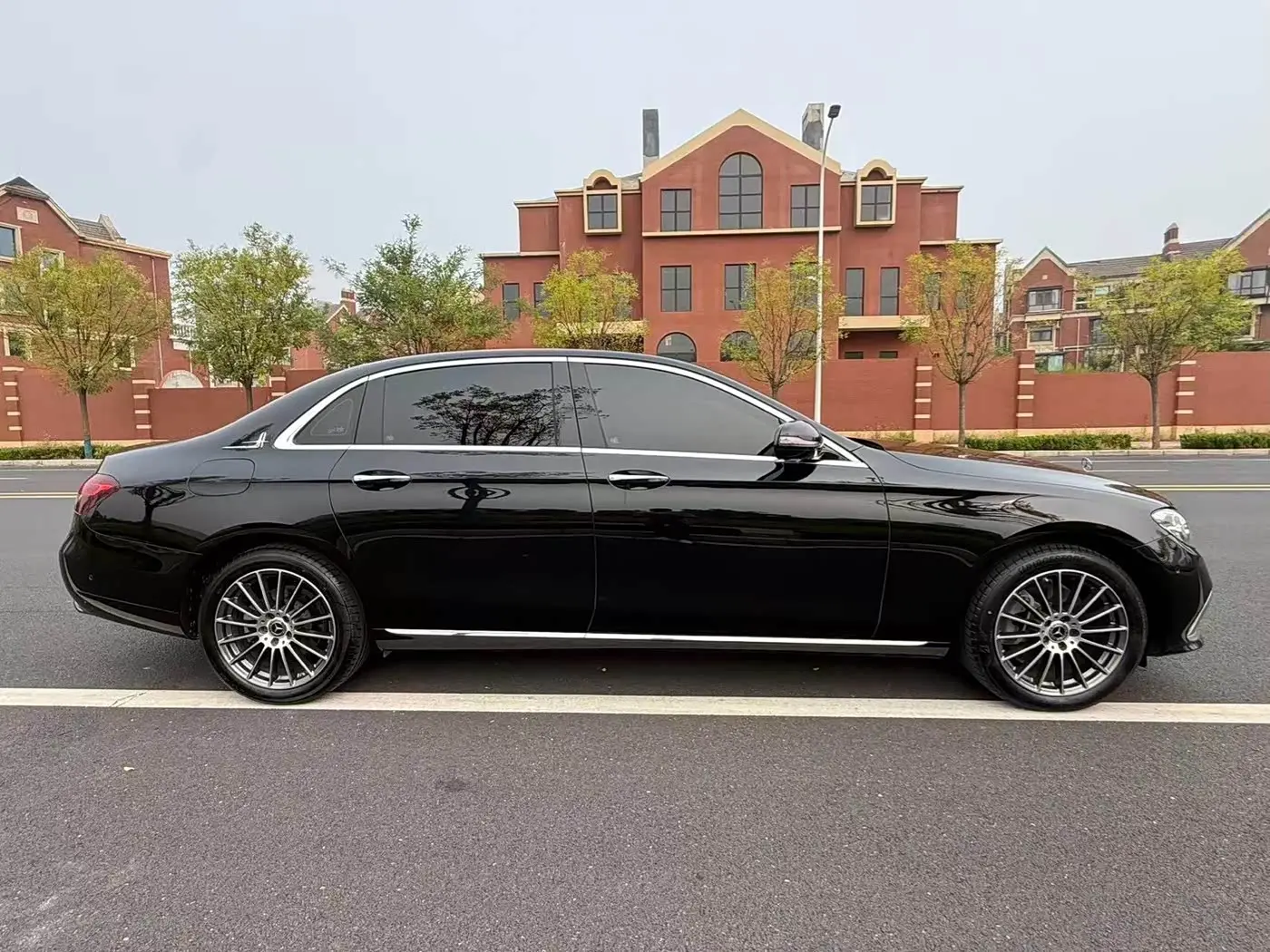Mercedes-Benz E-Class 2023 — Photo 20/20
