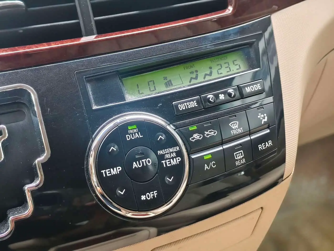 Toyota Previa 2015 — Фото 10/18