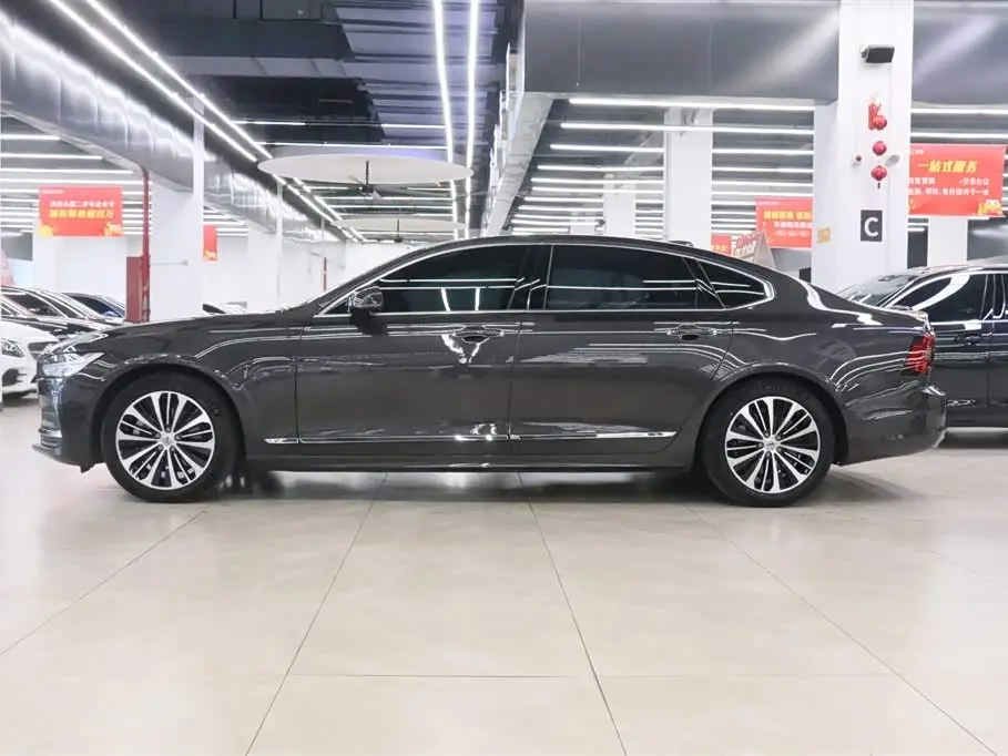 Volvo S90 2023 — Фото 2/19