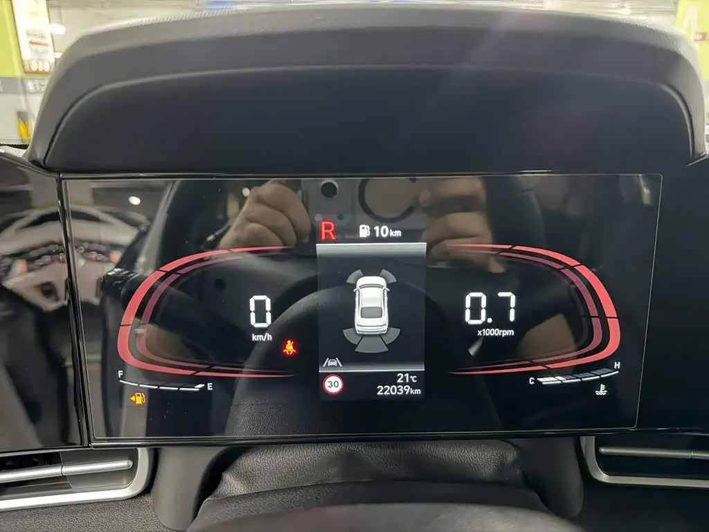 Hyundai Elantra 2023 — Photo 13/15